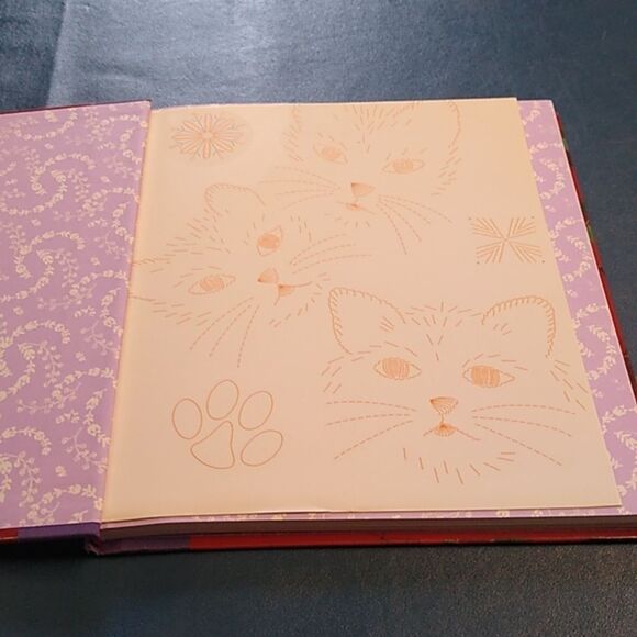 Victorian Patchwork & Quilting Book by Arlene Dettore and Beverly Maxwill - Picture 3 of 6